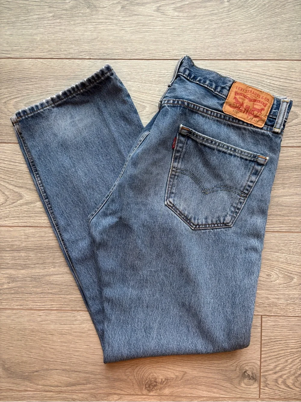 Levi's 505 Regular Fit Jeans Mens 33x32 Medium Wash Straight Leg Denim Red Tab